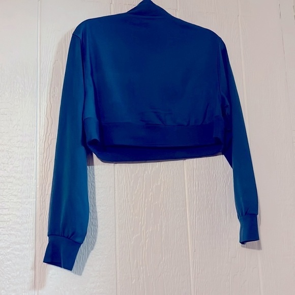 Kendall & Kylie cropped pullover size medium - Picture 4 of 4